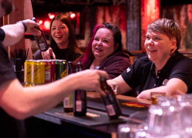 Tulikuuma Kumpu baaritiskillä